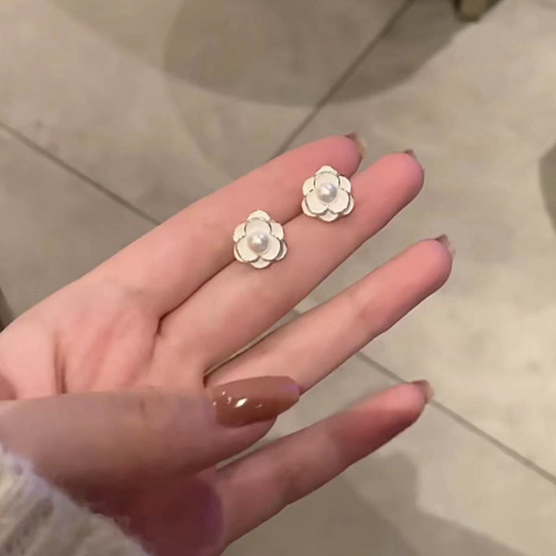 6 Set - White camellia small earrings (Unit price 19)