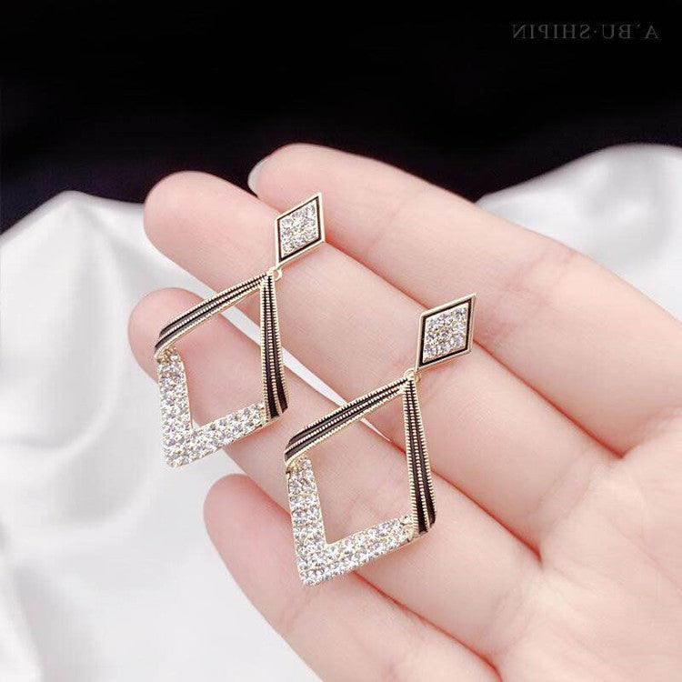 6 Set - Black Diamond shaped earring (Unit price 28)