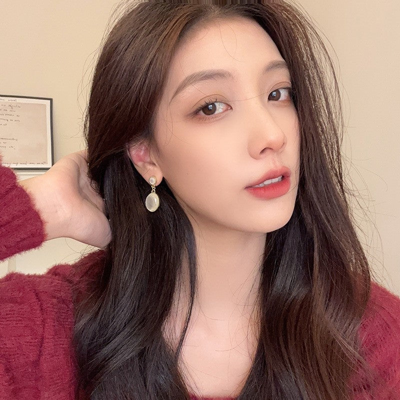 6 Set - White moonlight cat's eye stone earrings (Unit price 26)