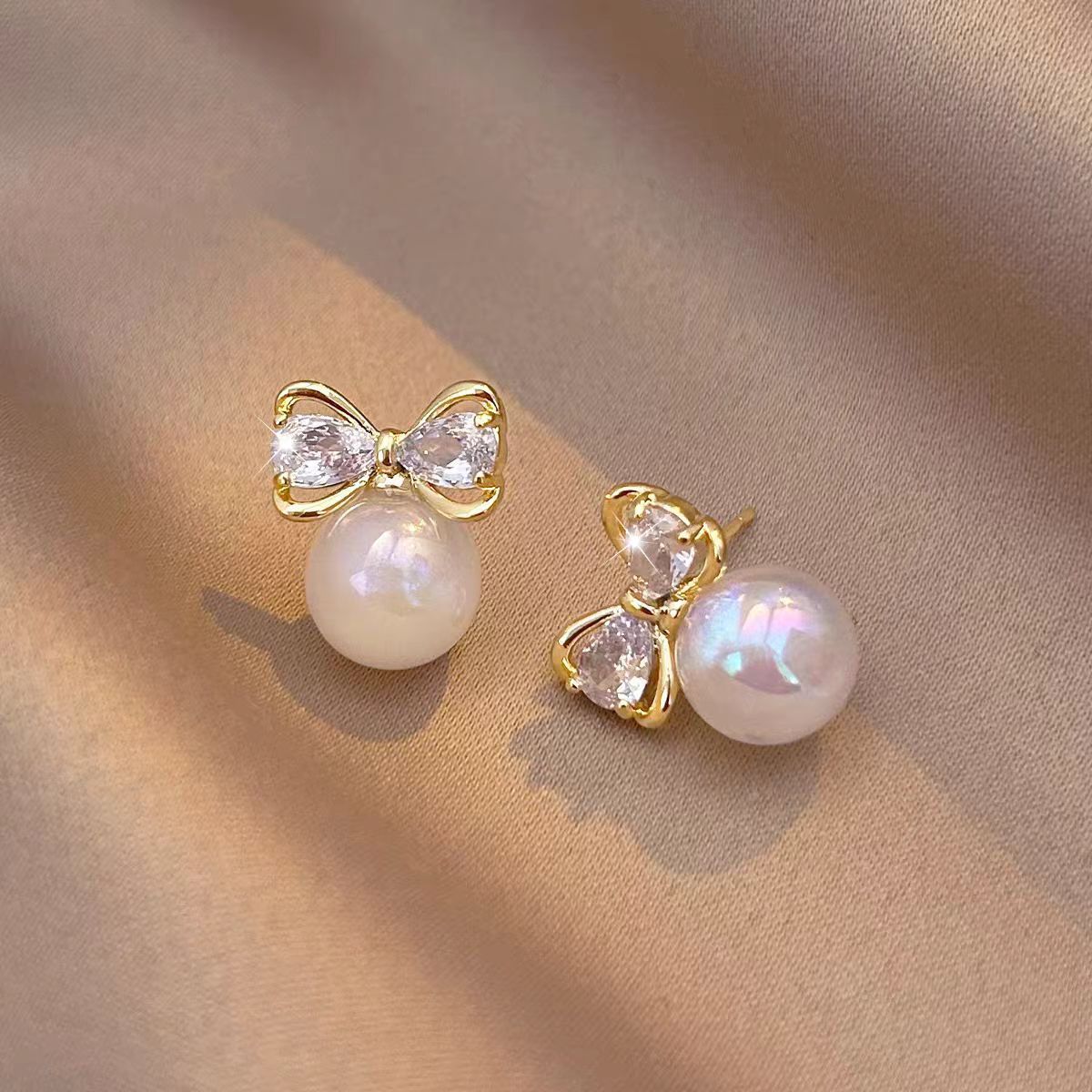 6 Set - Mermaid Pearl Bow Earrings (Unit price 22)