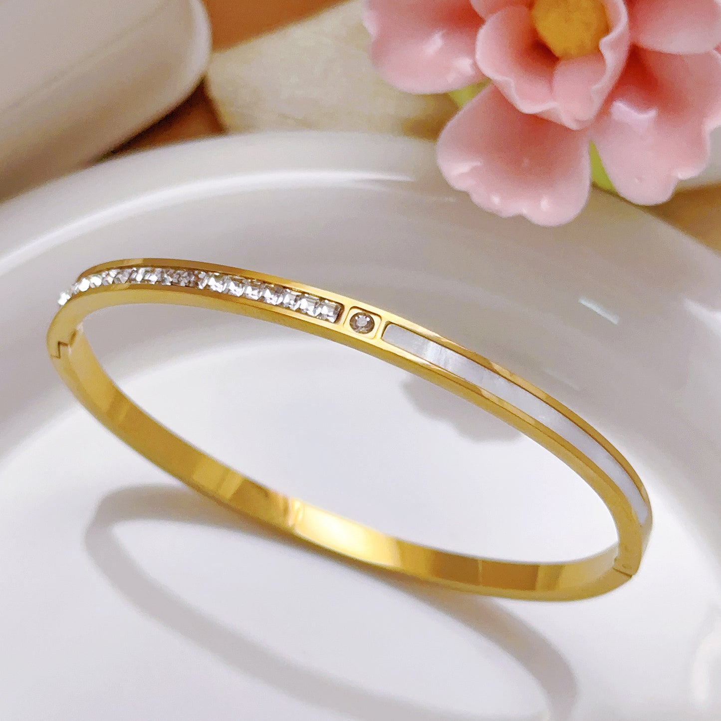 3 Pc - Anti Tarnish Single row of white shells gold (1 Pc Price - 138)