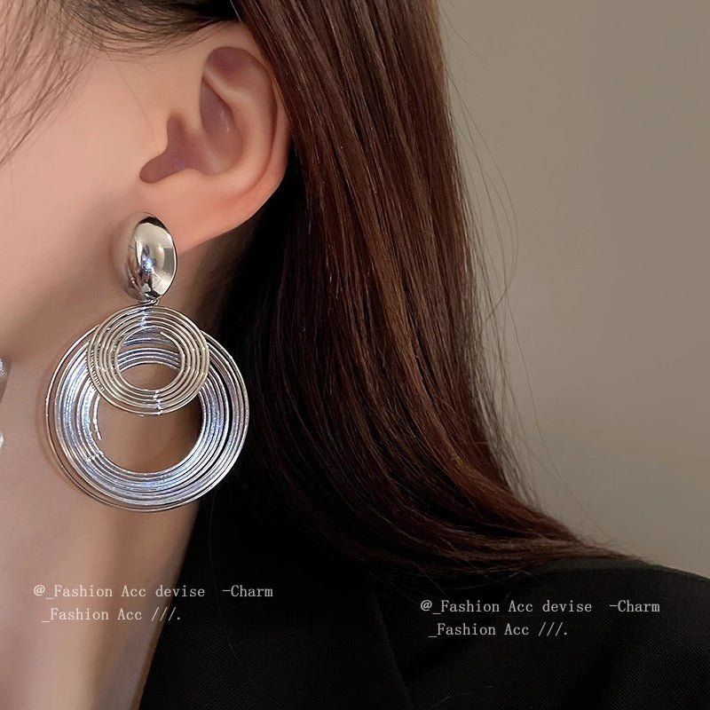 6 Pc - Retro high-end personality fashion metal circle earrings - Silver colour (Unit Price - 33)