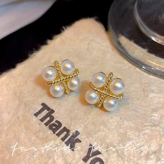 6 Set - Four pearl earrings (Unit price 22)