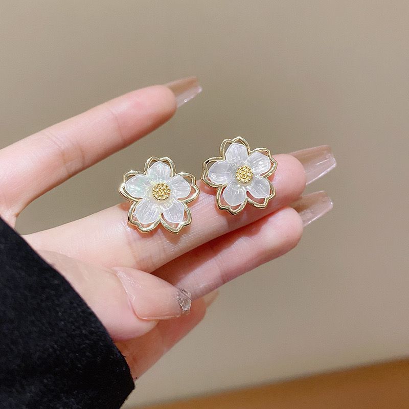 12pcs- Super fairy flower earrings (Unit Price -22)