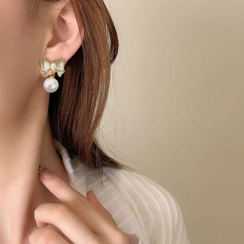 6 Set - Simple bow pearl earrings (Unit price 31)