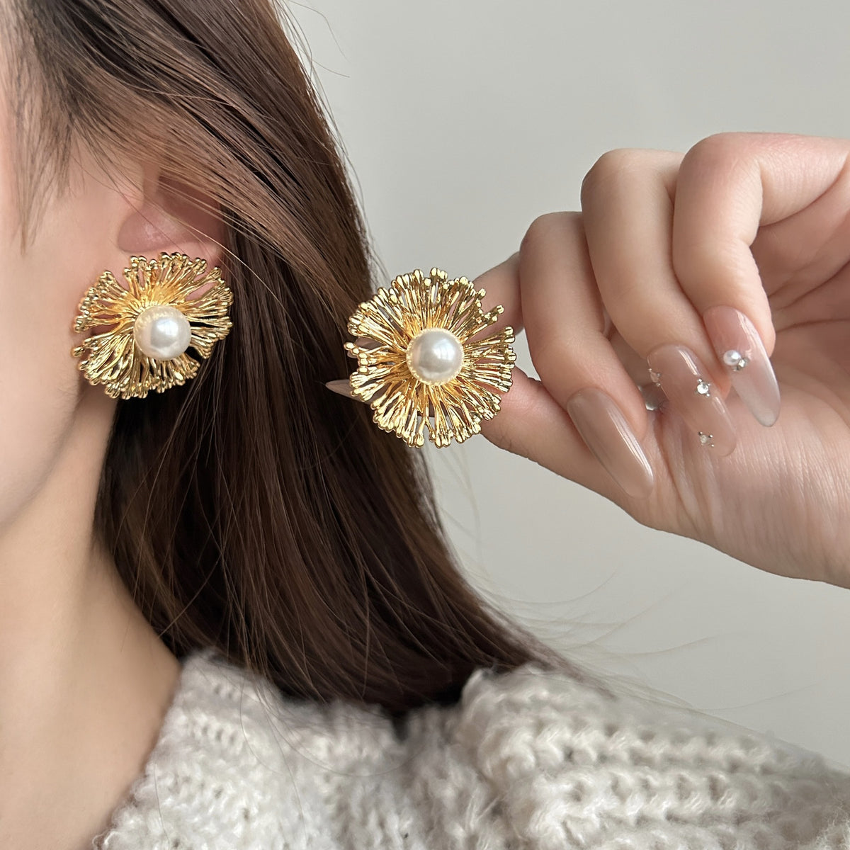 6 Pairs - Dazzling Fireworks Pearl Earrings - Golden (1 Pair Price - 34)