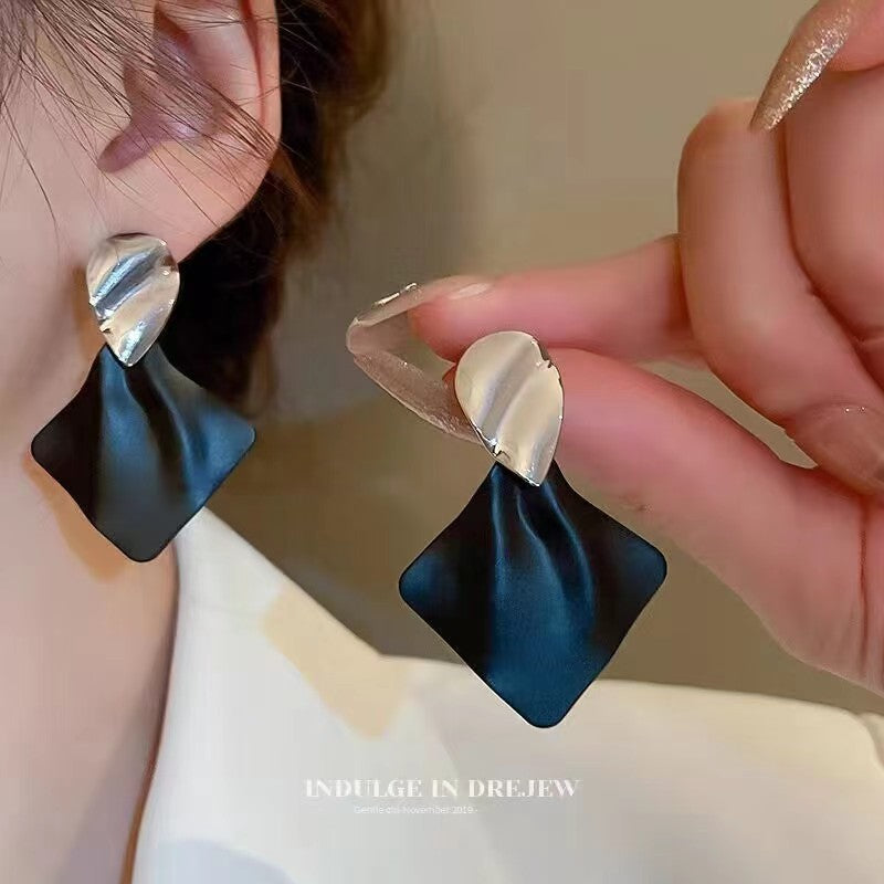 6 Pairs - Pleated Diamond-Shaped Earrings  (1 Pair Price - 30)