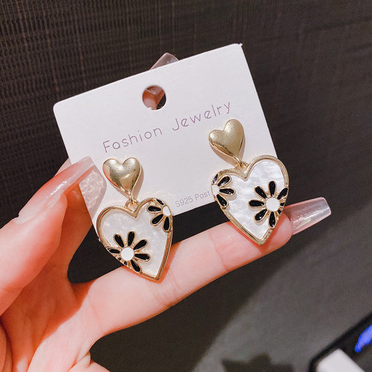 6 Set - New daisy heart-shaped earrings (Unit price 37)
