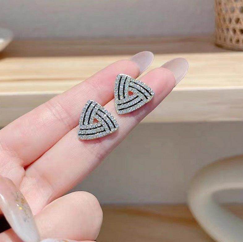 6 Set - Small triangle earrings (Unit price 26)