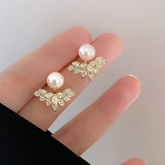 6 Set - Petal pearl earrings (1 Set price - 35)