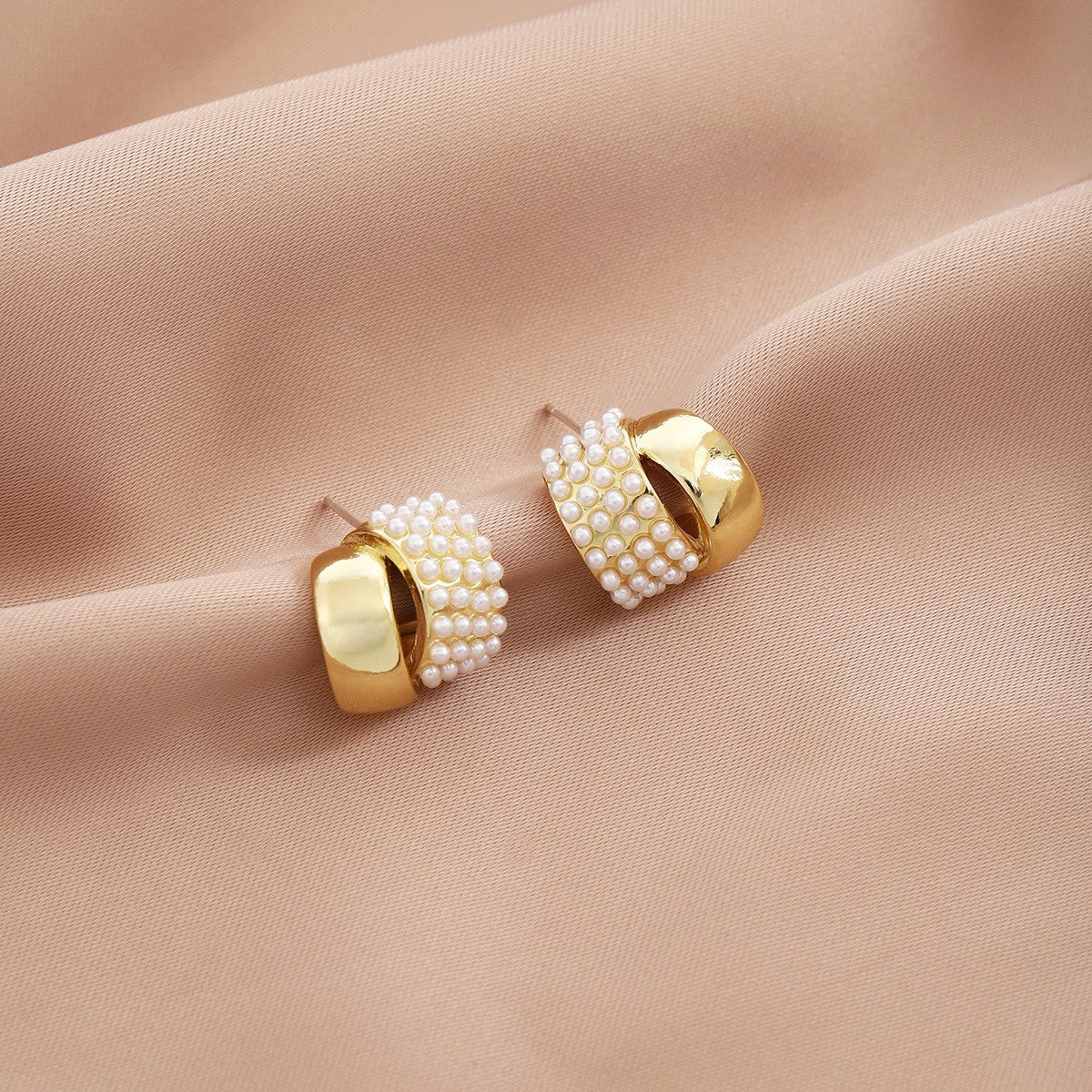 6 Pairs - French Retro High-End Pearl Metal Arc Earrings (1 Pair Price - 43)