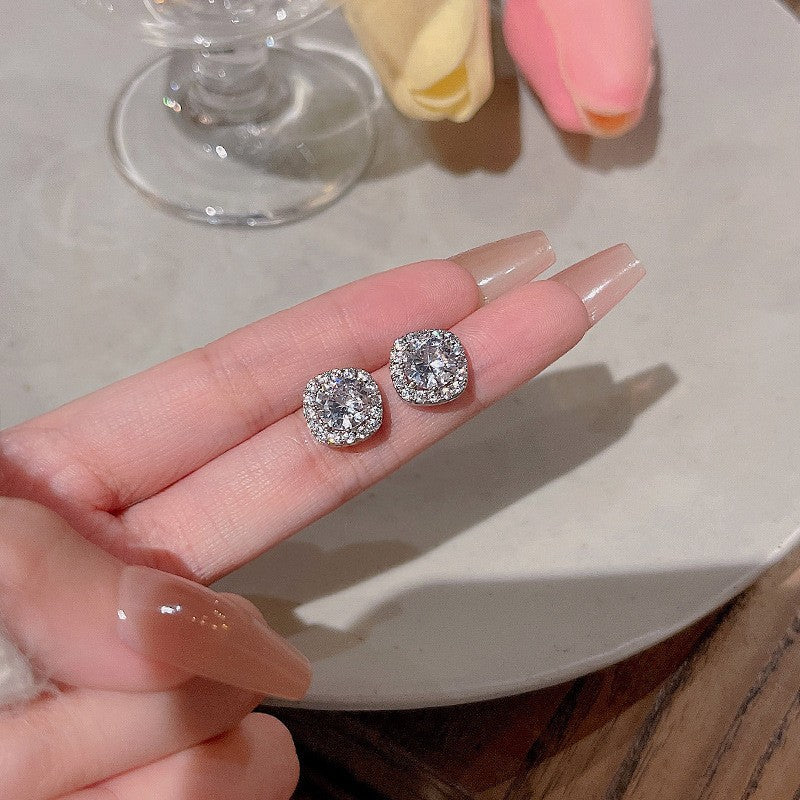 6 Set - Full-diamond square studded earrings (Unit price 22)