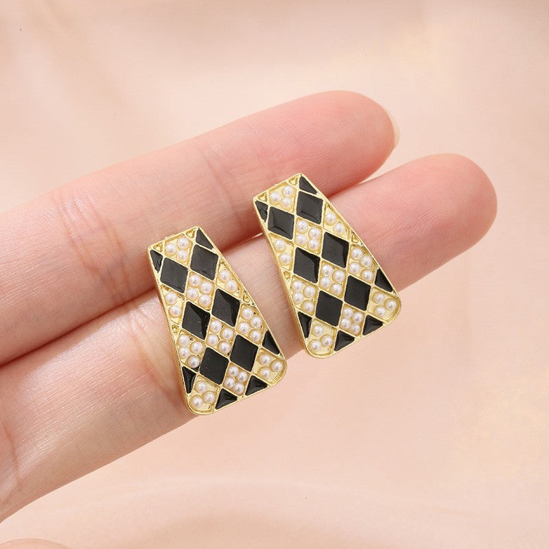6 Pairs - Black and white enamel high-end earrings (1 Pair Price - 30)