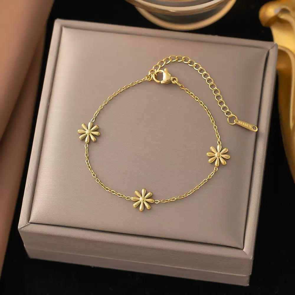 3 Pc - Anti Tarnish Three daisies bracelet gold (1 Pc Price - 72)