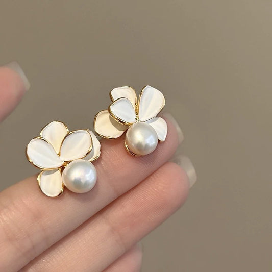 6 Set - White flower pearl earrings (Unit price 31)