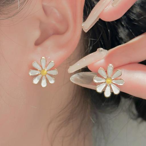 6 Pc - Small daisy flower earrings design1 (Unit Price - 23)