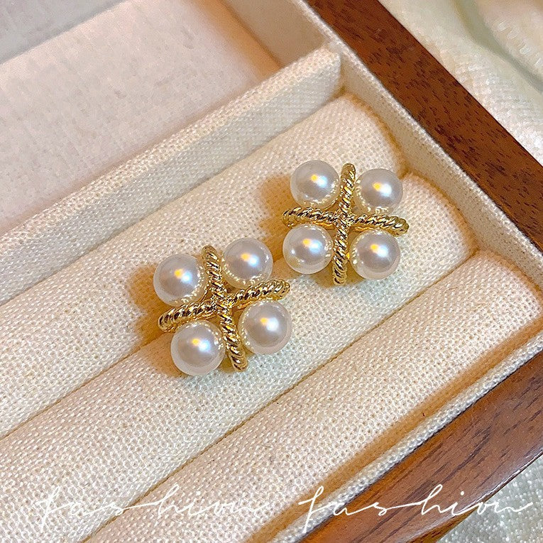 6 Set - Four pearl earrings (Unit price 22)
