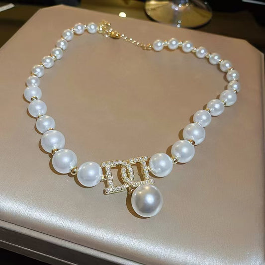 6 Set - Pearls short necklace (Unit price 42)