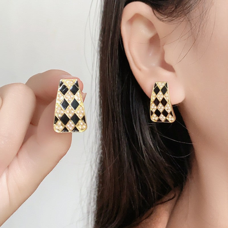 6 Pairs - Black and white enamel high-end earrings (1 Pair Price - 30)