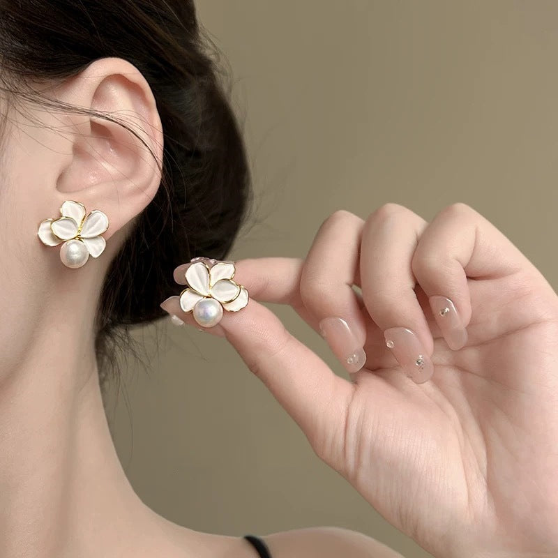 6 Set - White flower pearl earrings (Unit price 31)