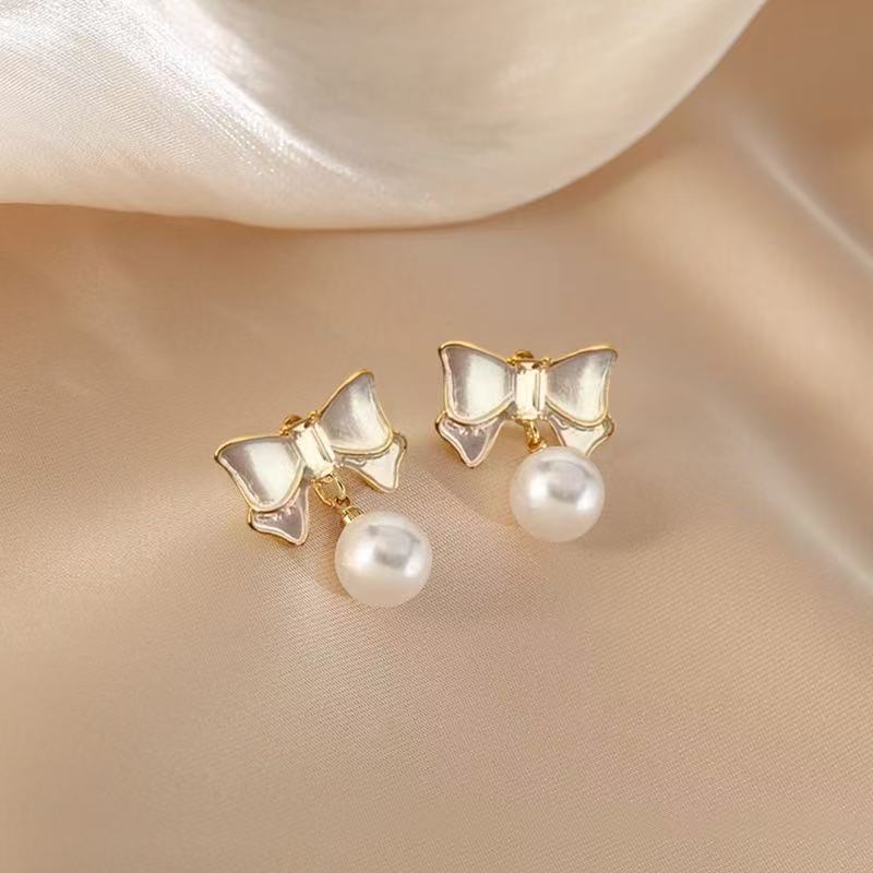 6 Set - Simple bow pearl earrings (Unit price 31)
