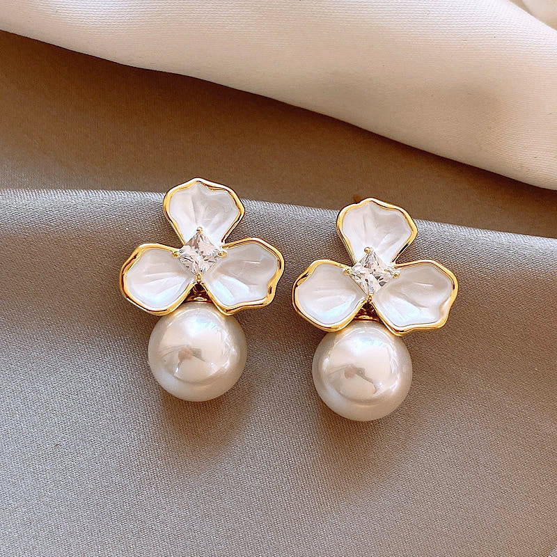 6 Set - Flower pearl earrings (Unit price 30)