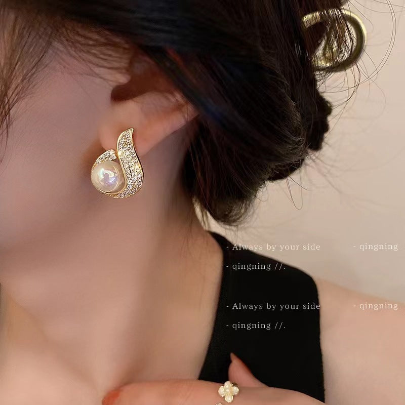 6 Set - Zircon maple leaf earrings (Unit price 24)