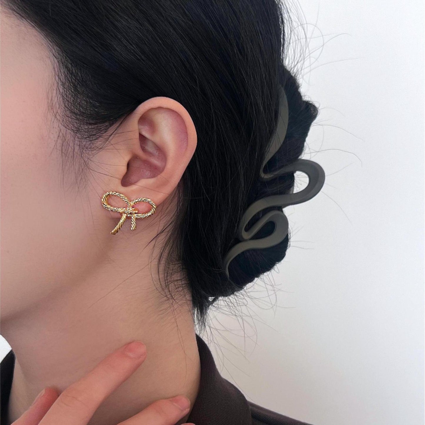 6 Set - Golden small bow earrings (Unit price 16)
