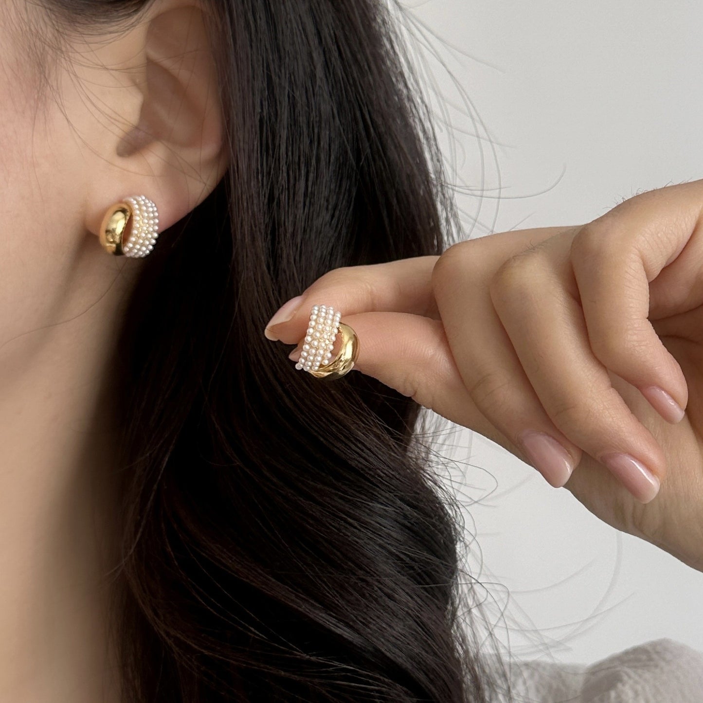 6 Pairs - French Retro High-End Pearl Metal Arc Earrings (1 Pair Price - 43)