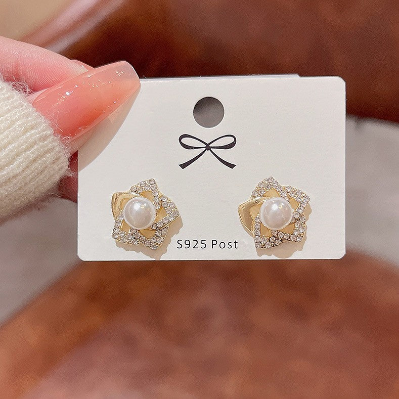 6 Pairs - Exquisite diamond flower earrings (1 Pair price 24)