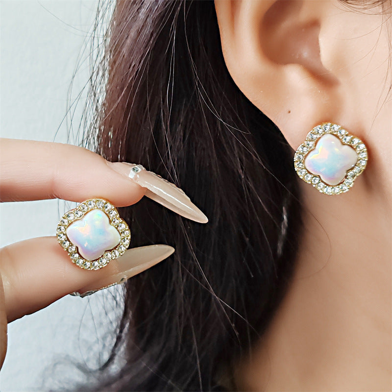 6 Set - Four-leaf diamond earring (Unit price 33)