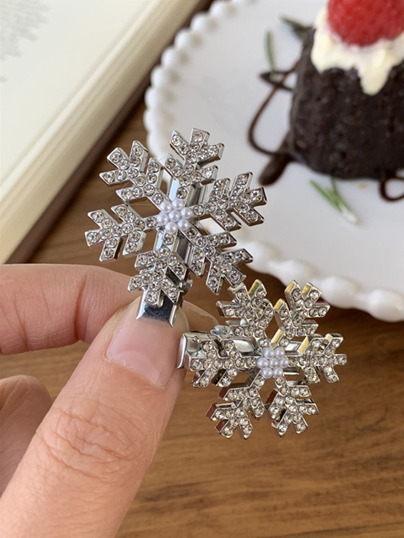 10 Pc - Snowflake small Pearl hairpin opp packing (1 Pc Price - 10)