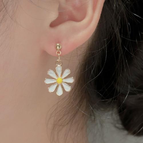 6 Pc - Small daisy flower earrings design2 (Unit Price - 24)