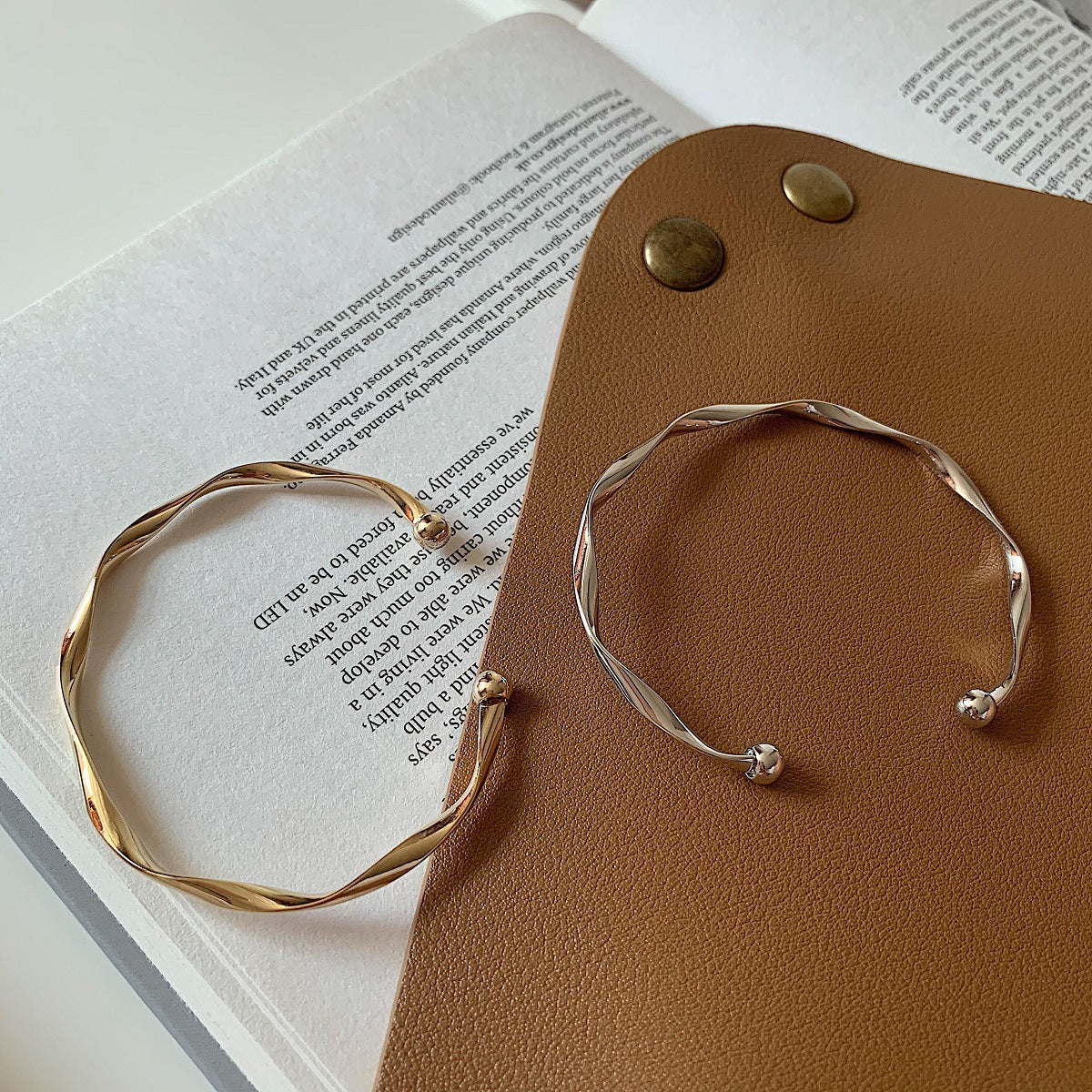 6 Set - Wave pattern bracelet - Golden (Unit price 11)