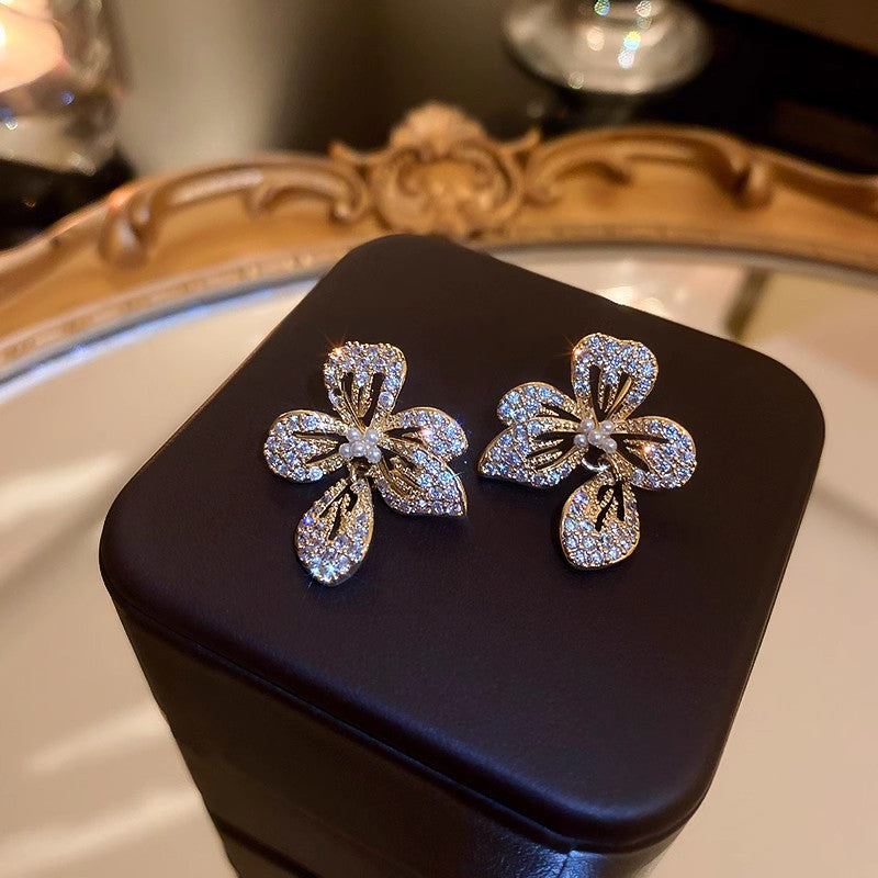 6 Set - Korean light luxury diamond earrings (1 Set price - 40)