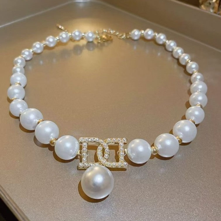 6 Set - Pearls short necklace (Unit price 42)