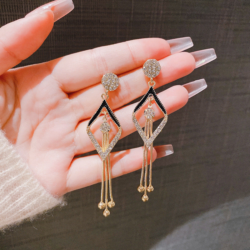 6 Set - Black tassel long earrings (Unit price 62)