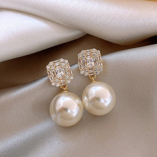 6 Set - Pearl fashion earrings (Unit price 38)