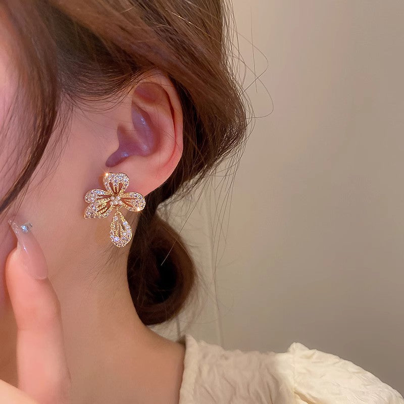 6 Set - Korean light luxury diamond earrings (1 Set price - 40)