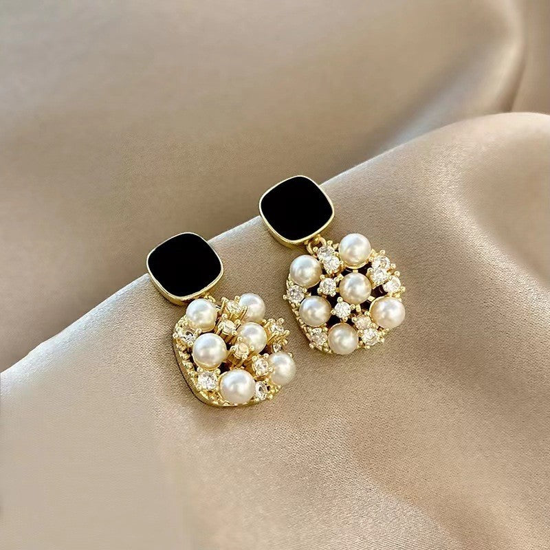 6 Set - Square pearl earring (Unit price 28)