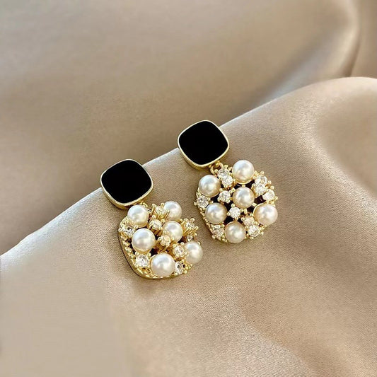 6 Set - Square pearl earring (Unit price 28)