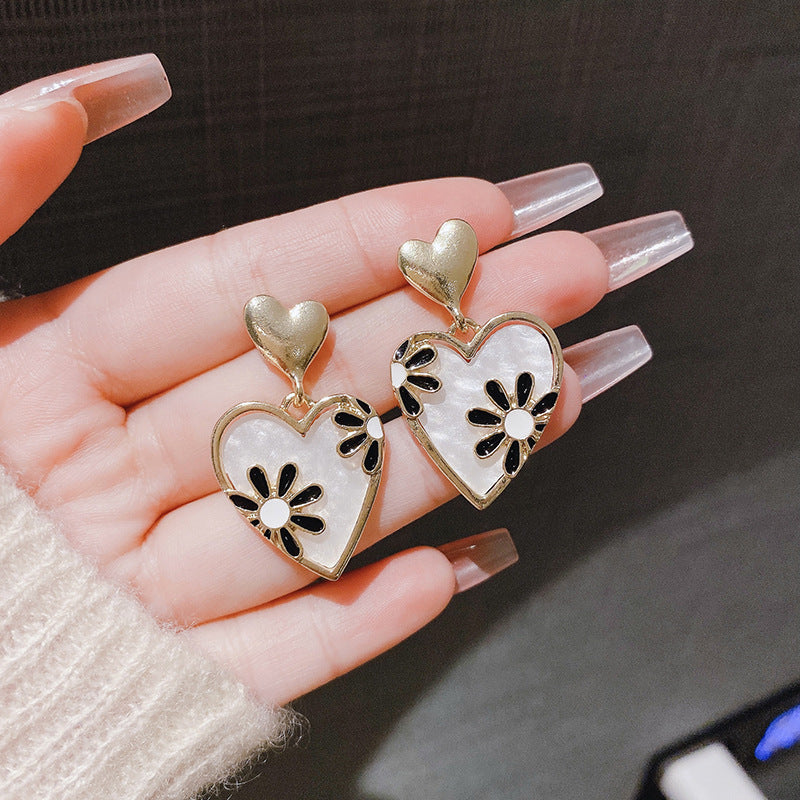 6 Set - New daisy heart-shaped earrings (Unit price 37)