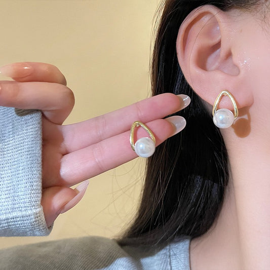 6 Set - Pearl earrings (Unit price 18)
